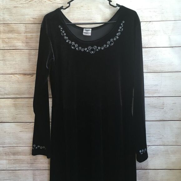 VINTAGE THE DISNEY CATALOG BLACK VELVET MAXI DRESS WITH‎ MICKEY MOUSE EMBROIDERY - Picture 8 of 10